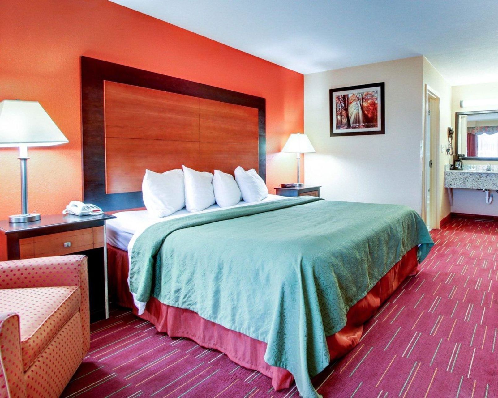 Iron/ironing board, free WiFi, bed sheets
