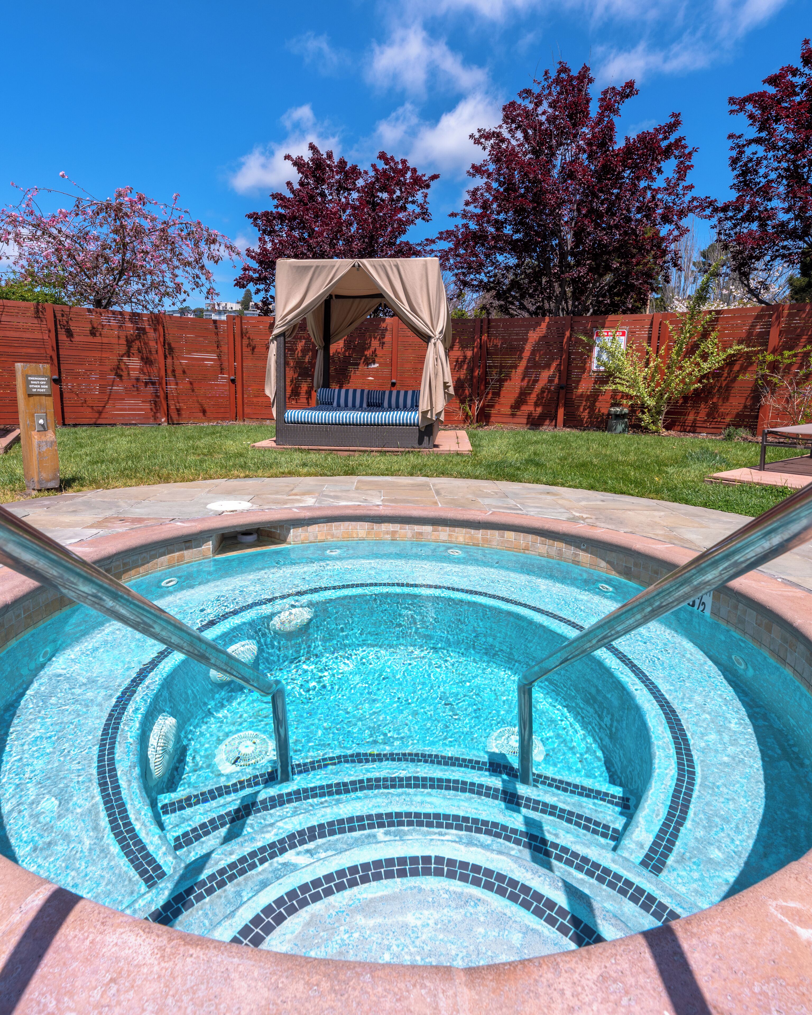 Bain à remous extérieur