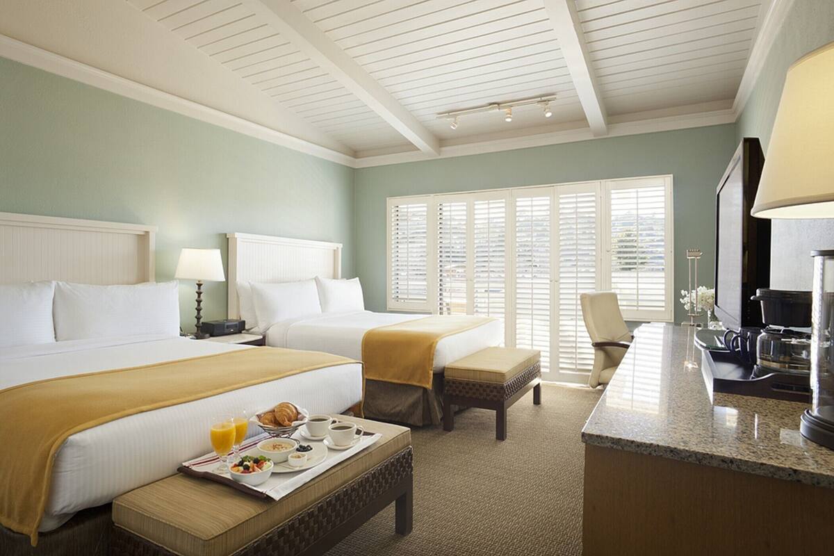 Egyptian cotton sheets, premium bedding, down duvets, in-room safe