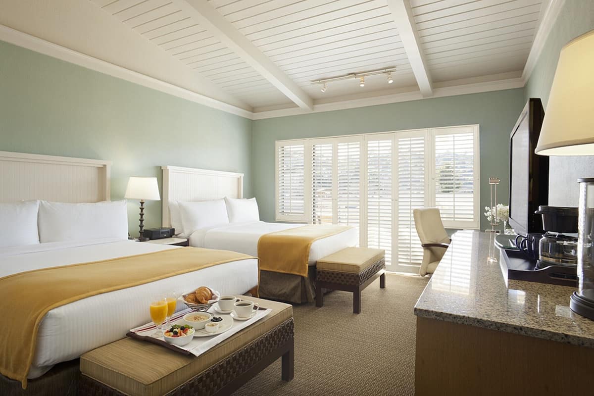 Egyptian cotton sheets, premium bedding, down duvets, in-room safe