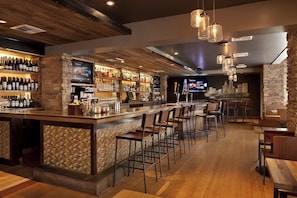 Bar (on property) - The Lodge at Tiburon (Tiburon)