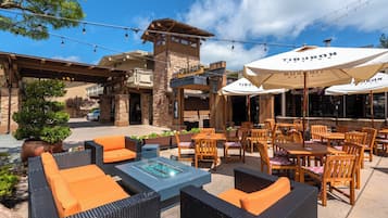 Se sirven desayunos, comidas, cenas y cocina americana