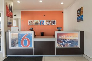 Lobby - Motel 6 Fort Worth, TX - Seminary (Fort Worth)
