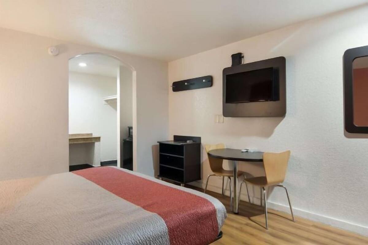 Blackout drapes, WiFi (free), bed sheets