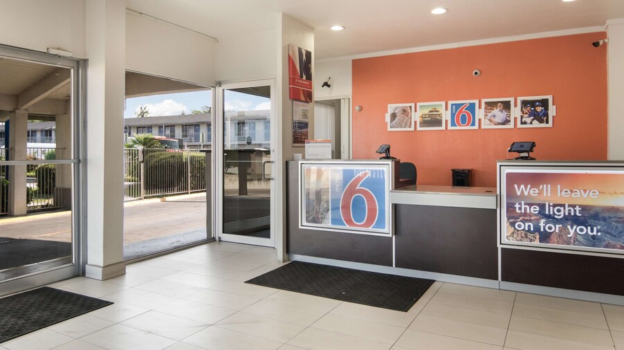 Motel 6 Fort Worth, TX - Seminary