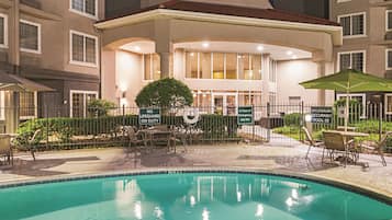 Outdoor pool, sun loungers