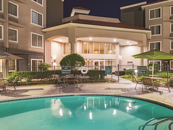 Outdoor pool, sun loungers