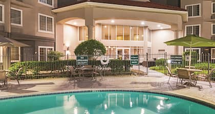 La Quinta Inn & Suites by Wyndham Fort Worth North