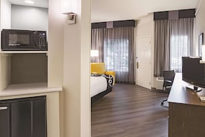 Phòng, 1 giường cỡ king, không hút thuốc | Bộ đồ giường cao cấp, bàn, khu vực làm việc phù hợp cho laptop 