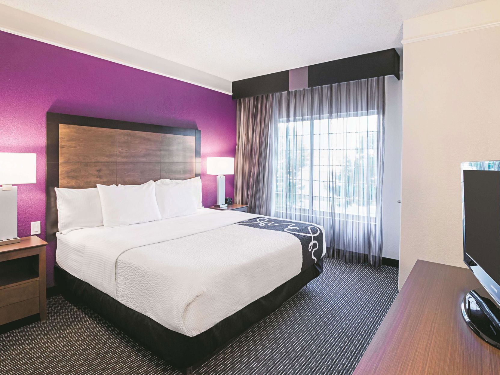 Ropa de cama de alta calidad y escritorio