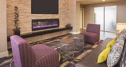 La Quinta Inn & Suites by Wyndham Fort Worth North