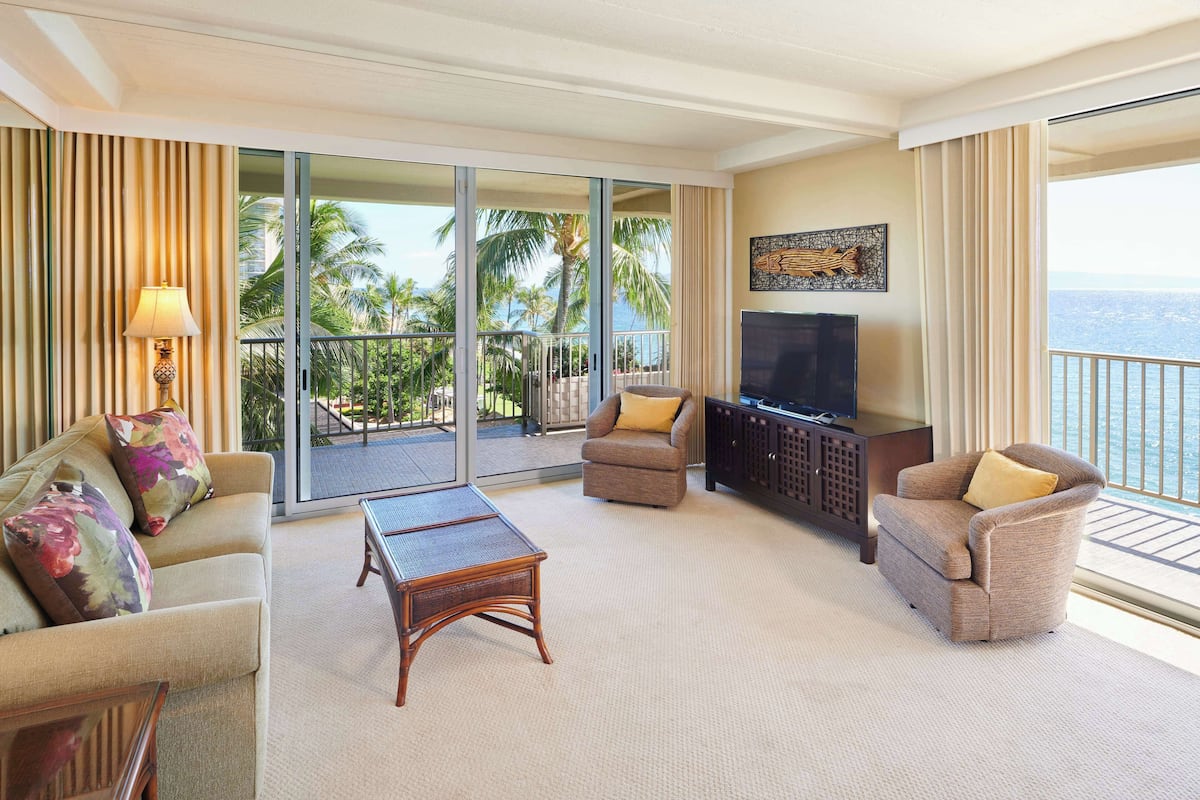 Premium Room, 1 Bedroom, Oceanfront (2-Bath) | Living area | 30-inch TV with cable channels