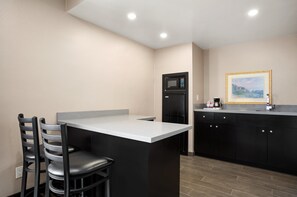 Studio Suite, 1 King Bed, Non Smoking | Private kitchenette | Coffee/tea maker - Ramada by Wyndham Marina del Rey (Marina del Rey)