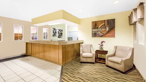 Lobby - Days Inn by Wyndham Des Moines Merle Hay (Des Moines)