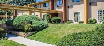 Rodeway Inn Huntington Station - Melville