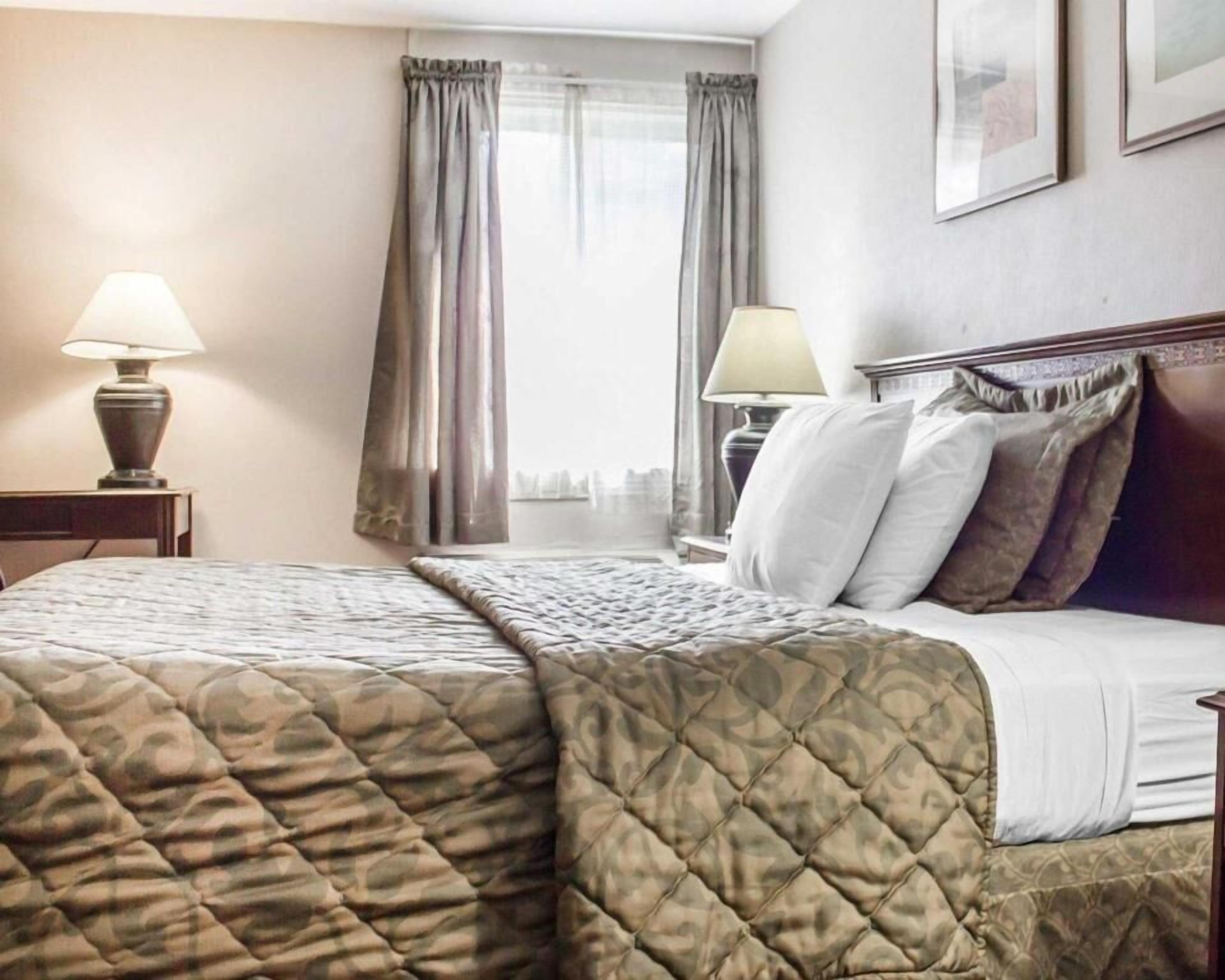 Premium bedding, in-room safe, desk, iron/ironing board