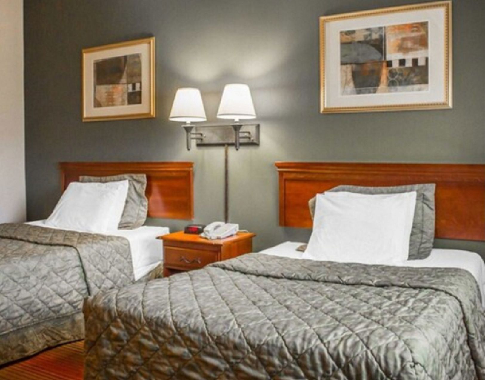 Premium bedding, in-room safe, desk, iron/ironing board