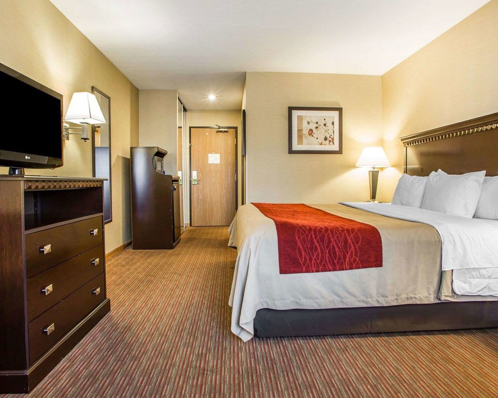 Iron/ironing board, free WiFi, bed sheets, alarm clocks