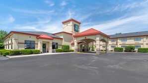 A hotel with a red roof, beige walls, and a central entrance with a sign. - Quality Inn Greenville North (Greenville)