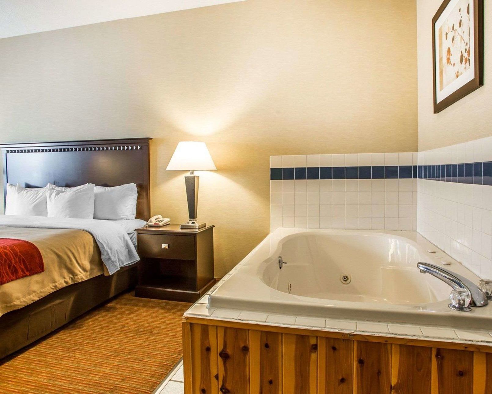 Strykejern/-brett, wi-fi (inkludert), sengetøy og vekkerklokke