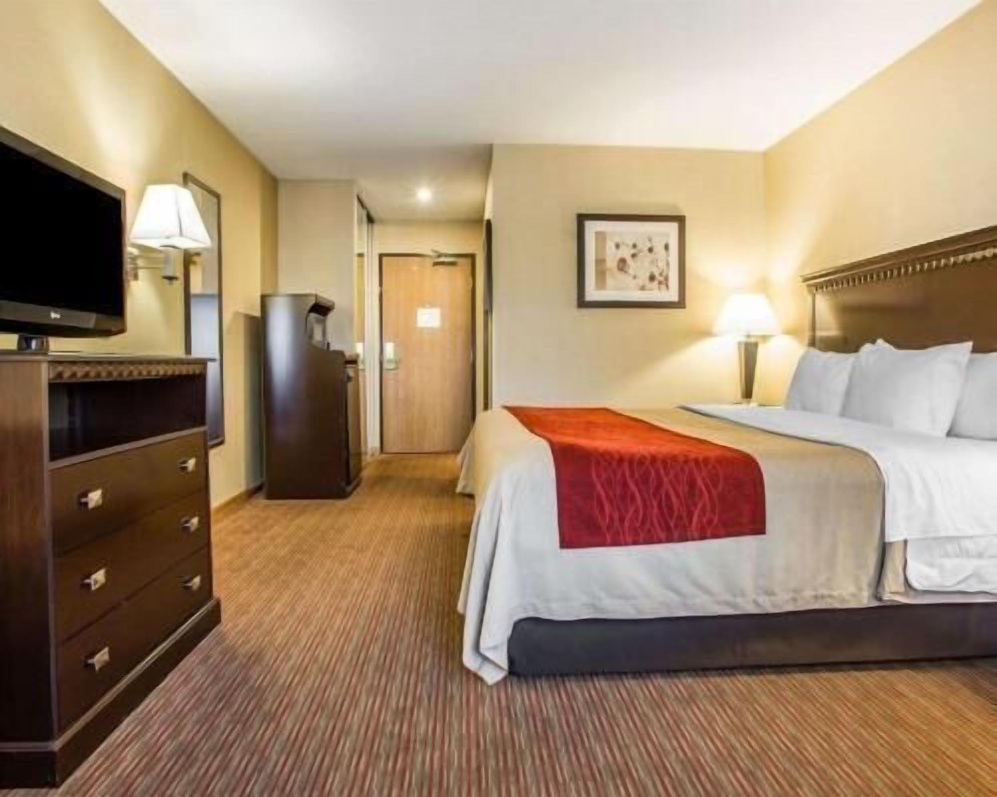 Strykejern/-brett, wi-fi (inkludert), sengetøy og vekkerklokke