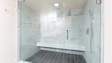 Deluxe Suite, Smoking | Bilik Mandi | Kelengkapan dandanan diri percuma, pengering rambut, tuala disediakan