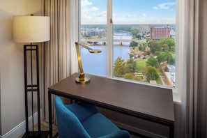 Room, 1 King Bed, Corner | Down duvets, in-room safe, desk, blackout curtains - Hyatt Regency Wichita (Wichita)