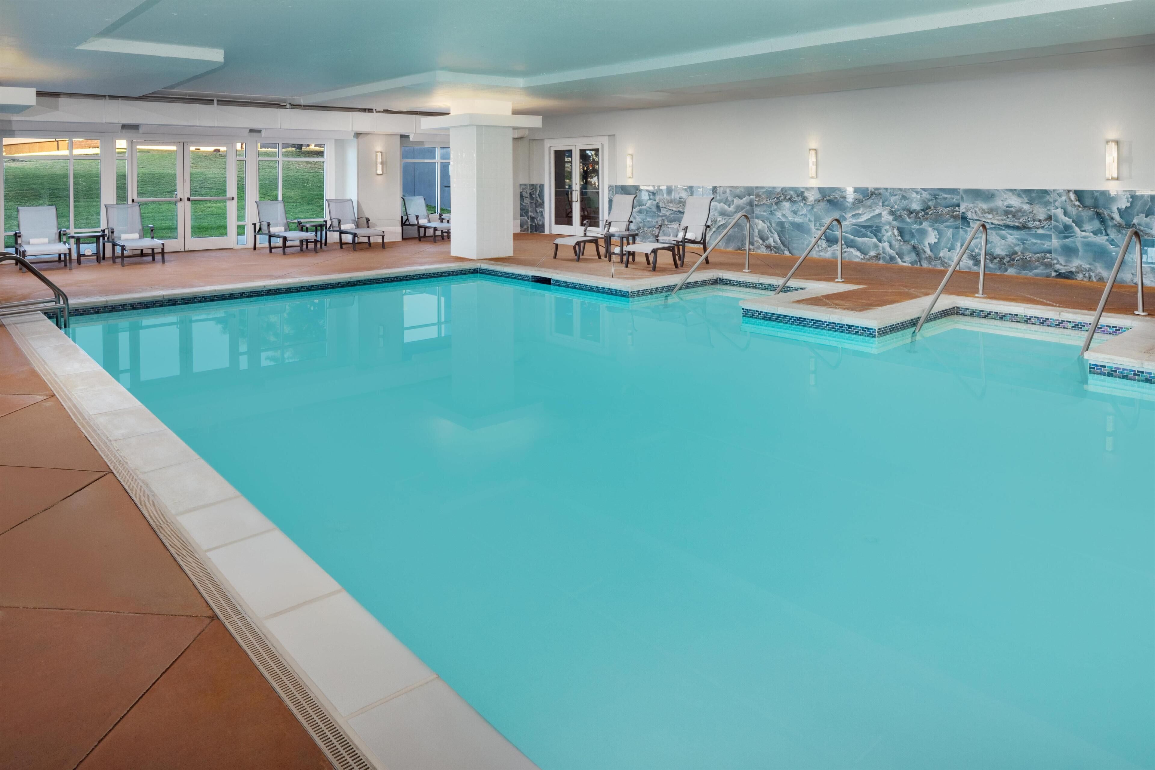 Indoor pool, sun loungers