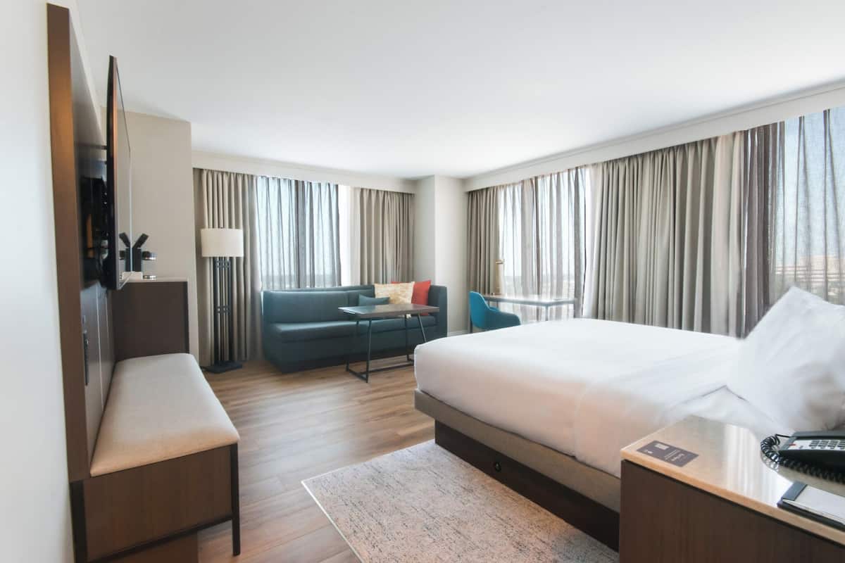 Kamar, 1 Tempat Tidur King, sudut | Seprai premium, selimut bulu angsa, brankas, dan tirai kedap cahaya