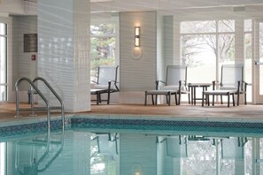 Indoor pool - Hyatt Regency Wichita (Wichita)