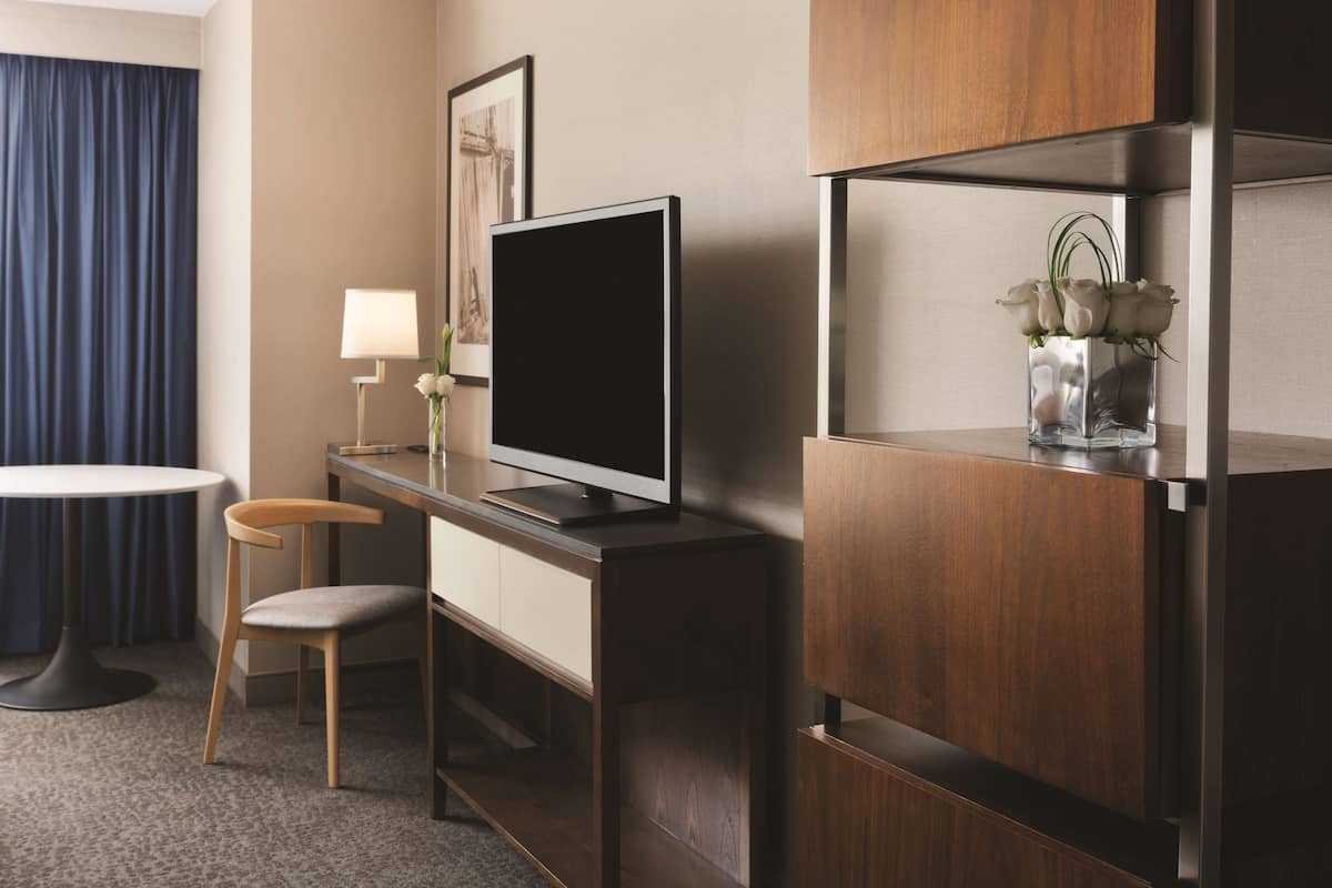 Premium bedding, down comforters, in-room safe, blackout drapes