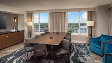 Down comforters, in-room safe, desk, blackout drapes