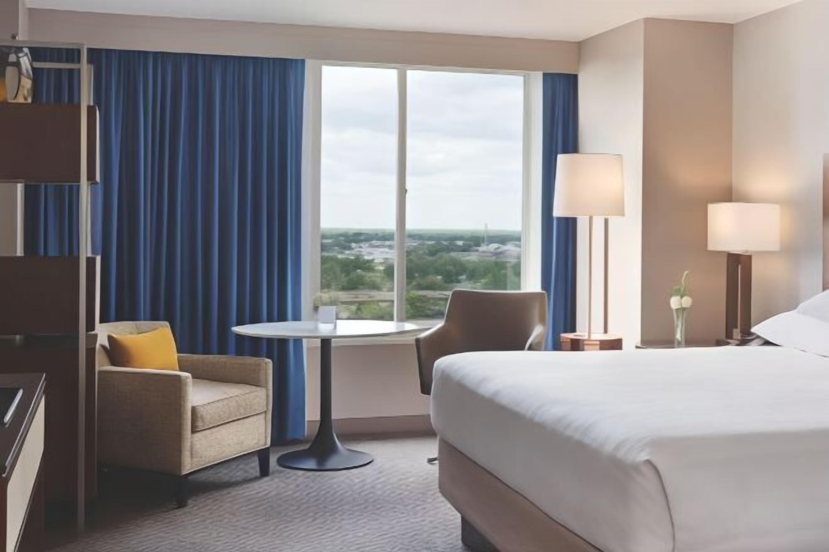 高級寢具、羽絨被、房內夾萬、遮光窗簾/窗簾