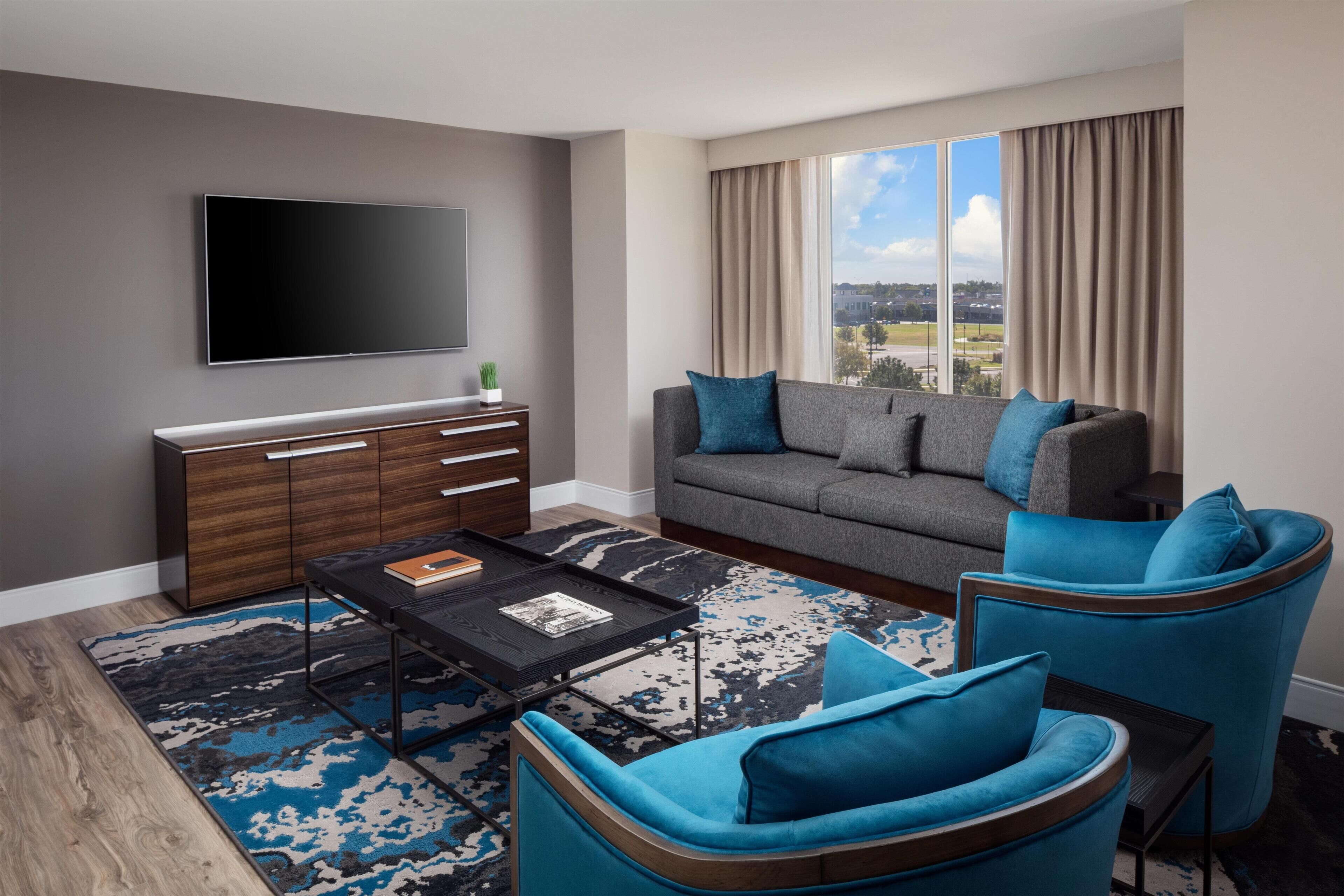 Room | Down comforters, in-room safe, desk, blackout drapes