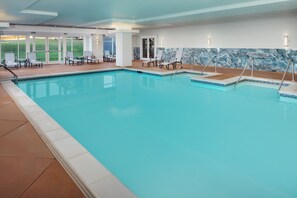 من حمّامات السباحة المغطاة، مقاعد للتشمس