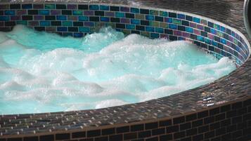 Indoor spa tub