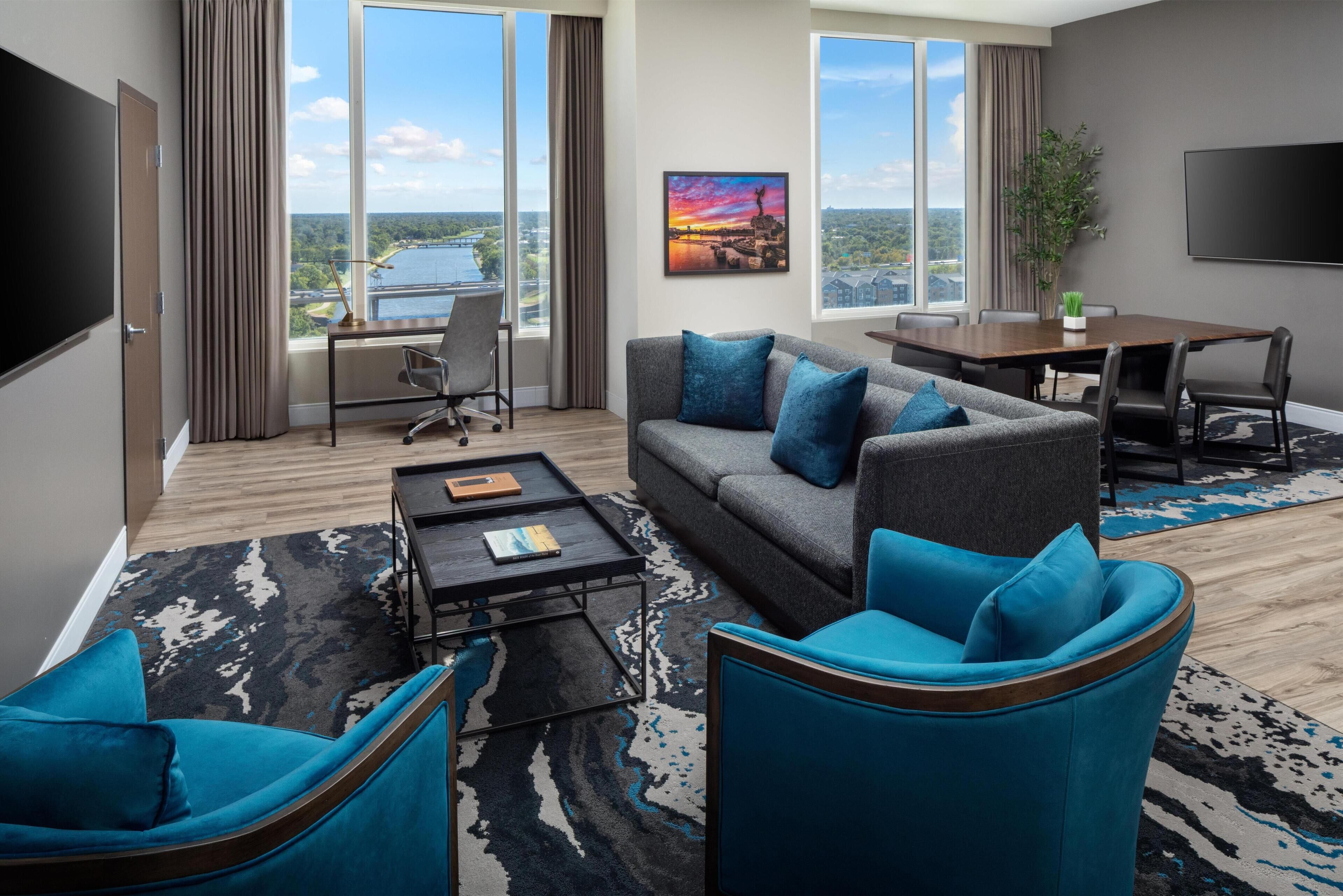 Down comforters, in-room safe, desk, blackout drapes