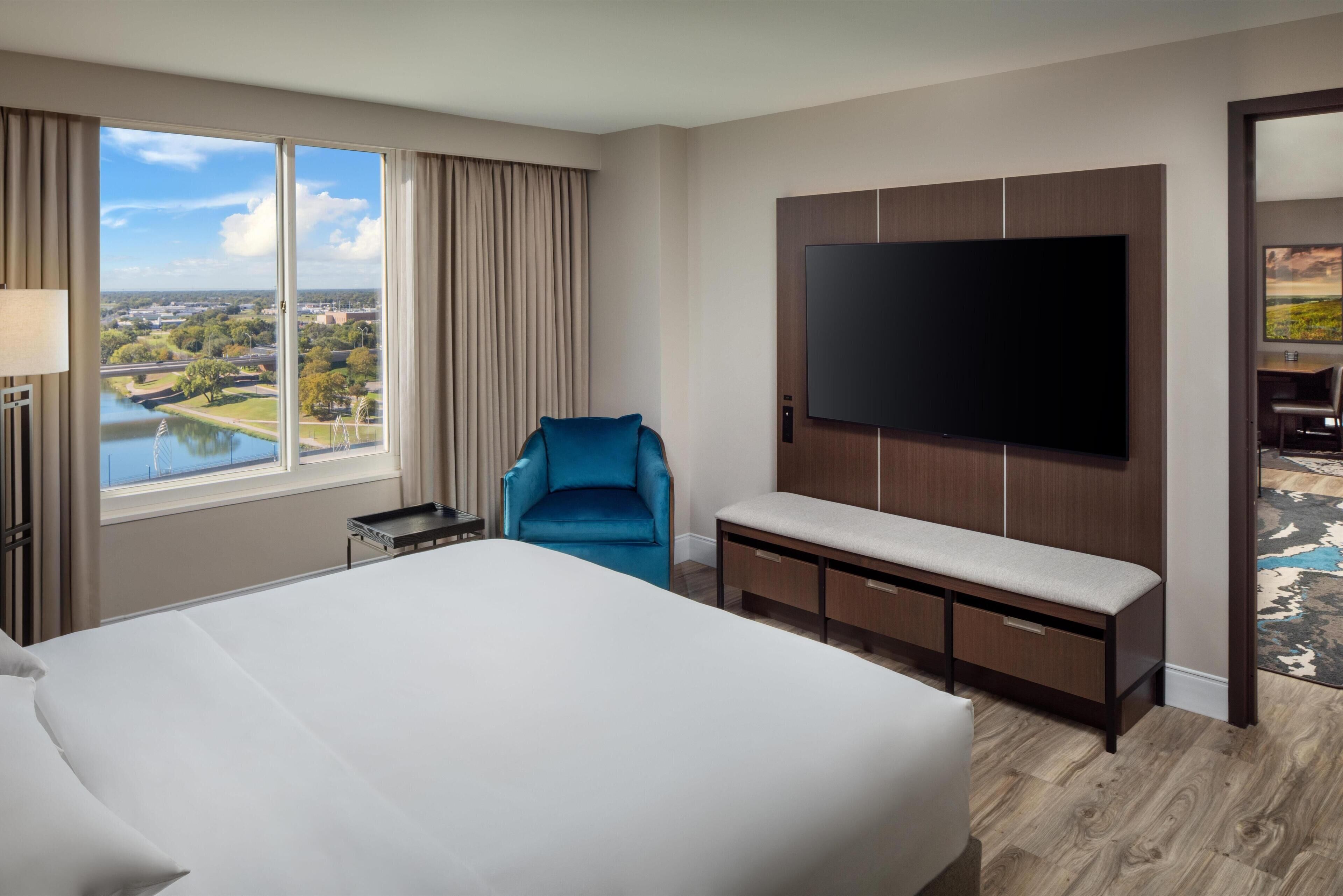 Down duvets, in-room safe, desk, blackout curtains
