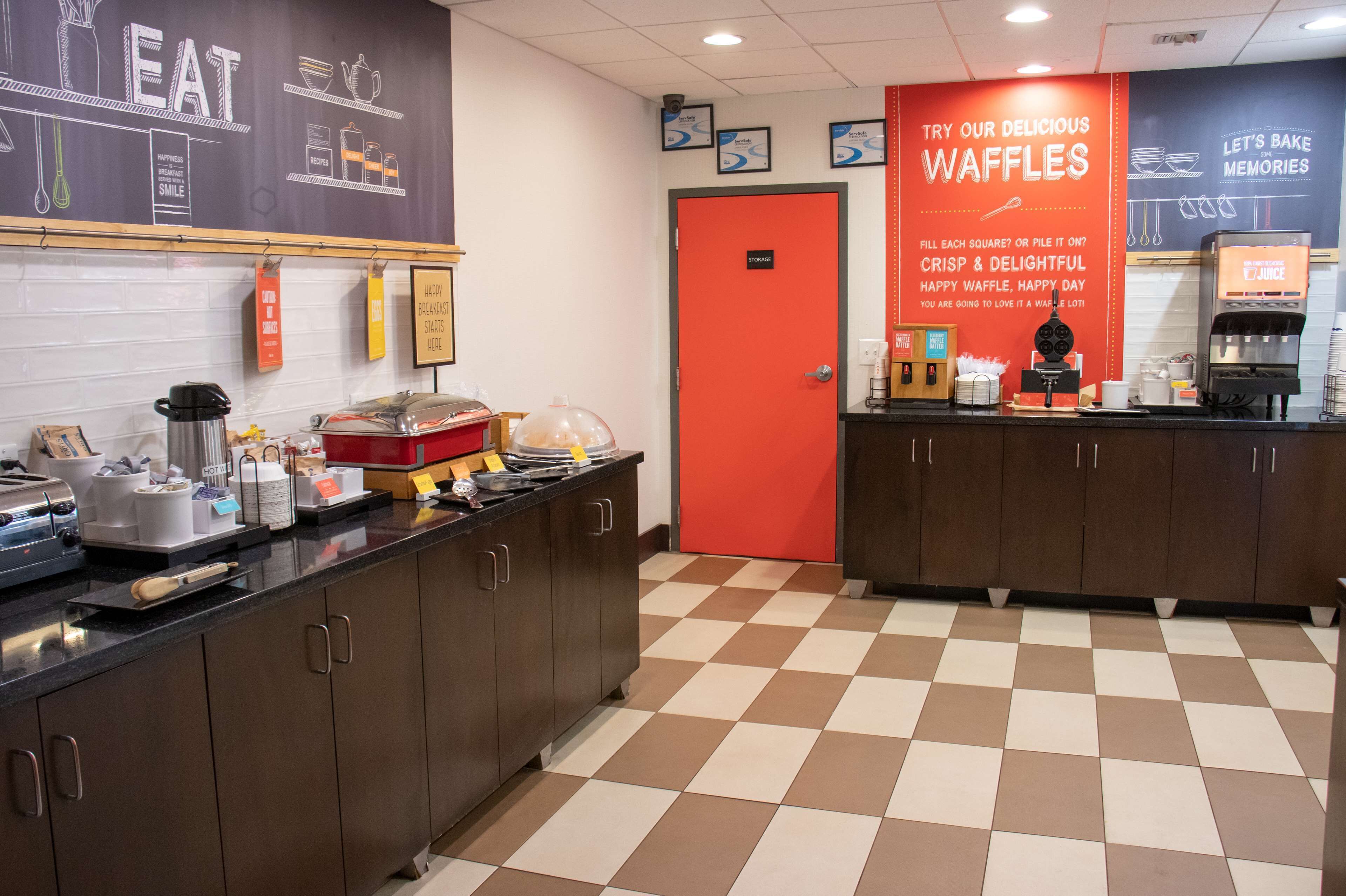 free daily full breakfast