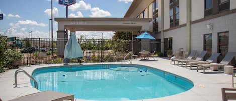 Seasonal outdoor pool, pool umbrellas