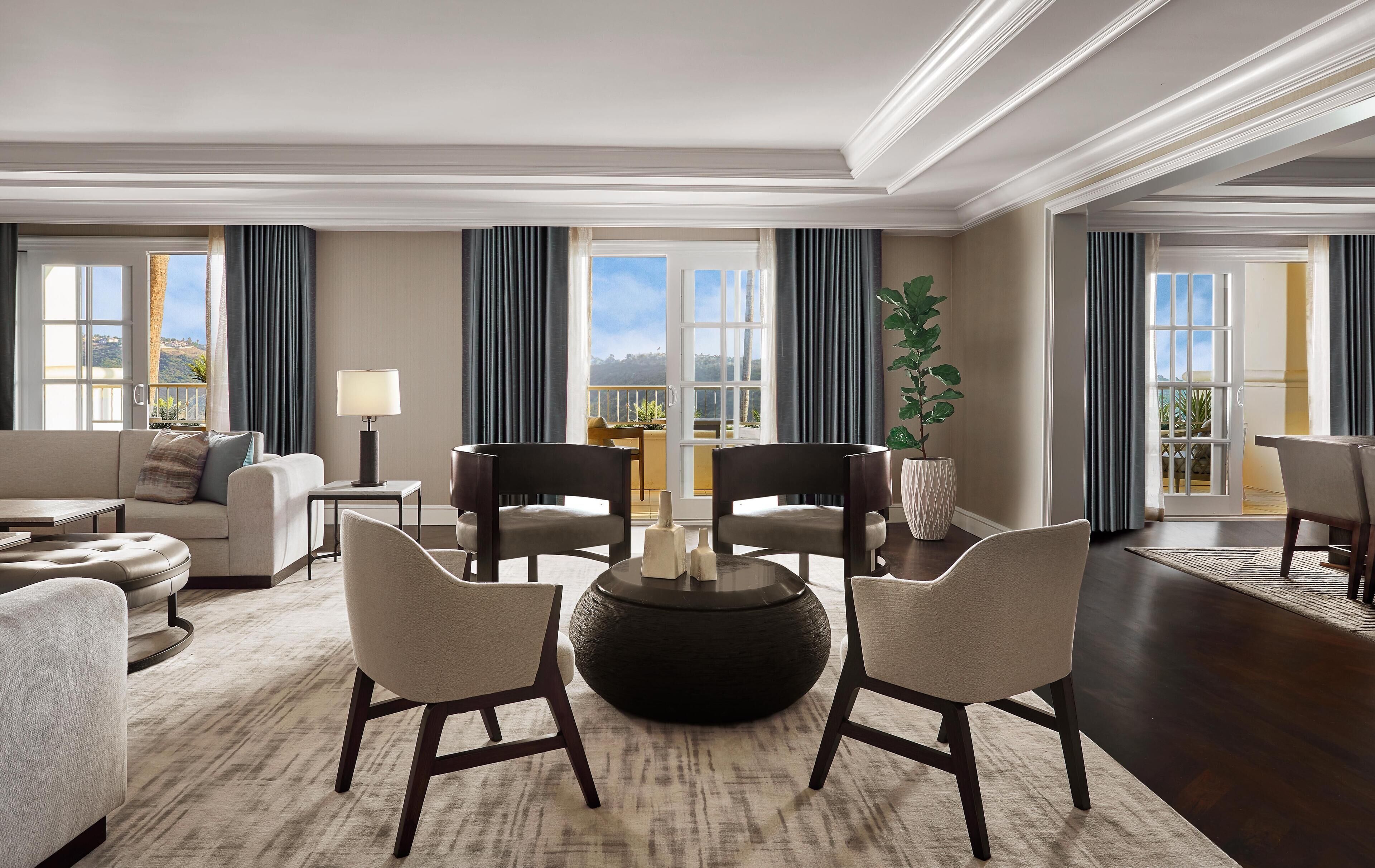 總統套房, 1 張特大雙人床和 1 張沙發床 | 高級寢具、羽絨被、舒適加層、客房內保險箱