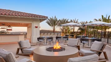 Poolside bar