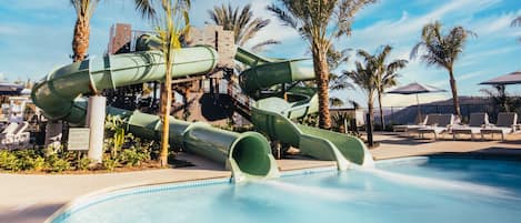 2 piscines extérieures, tentes de plage, parasols de plage