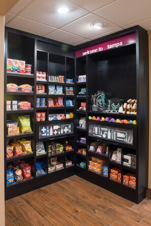 Snack bar - Hampton Inn & Suites Tampa-North (Tampa)