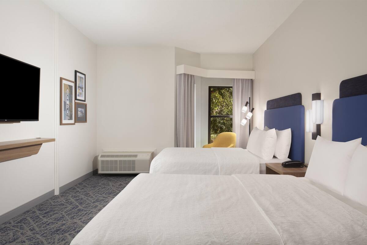 1 bedroom, in-room safe, iron/ironing board, free cots/infant beds