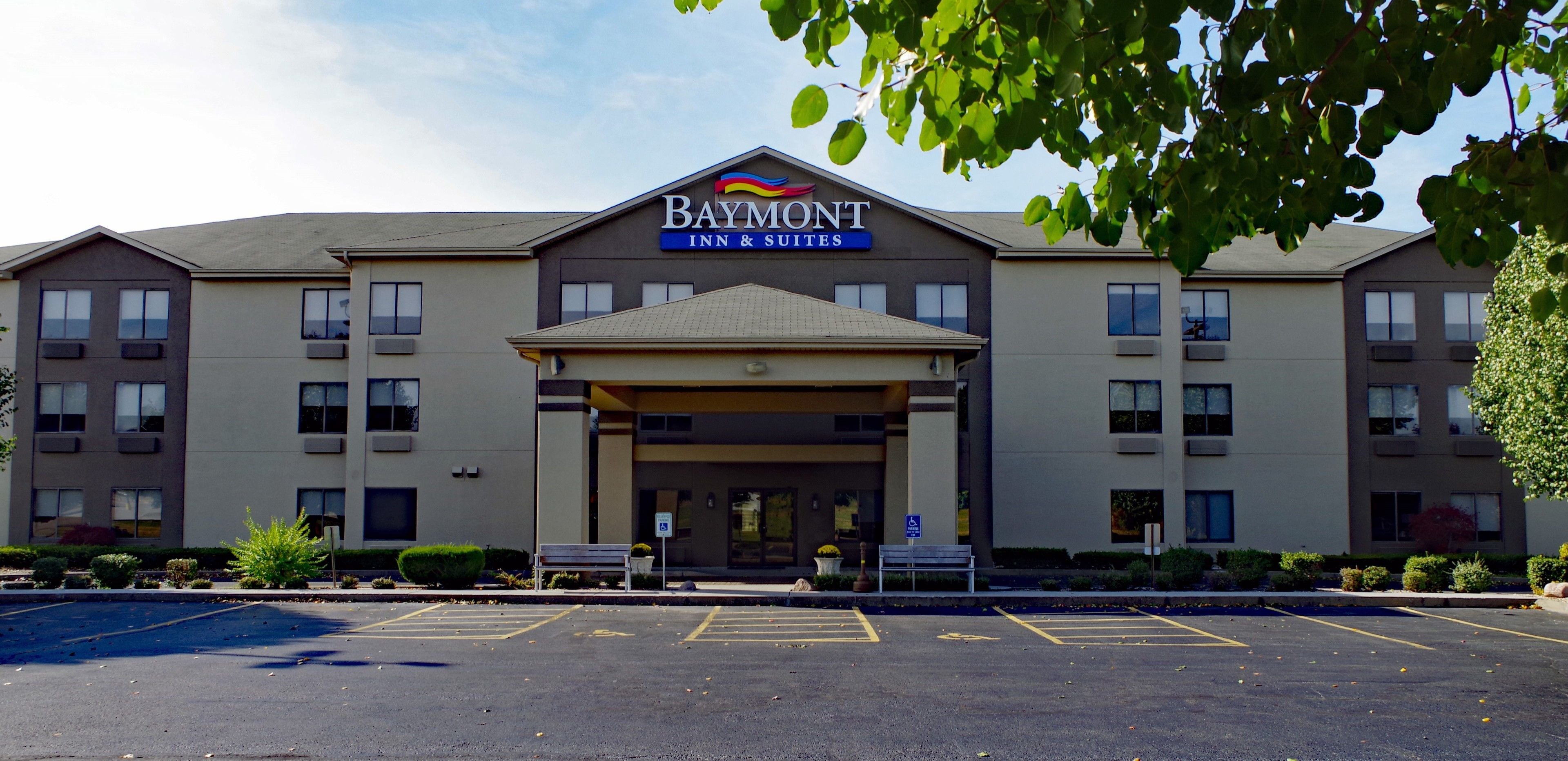 A Baymont Inn & Suites building with a parking lot in front.