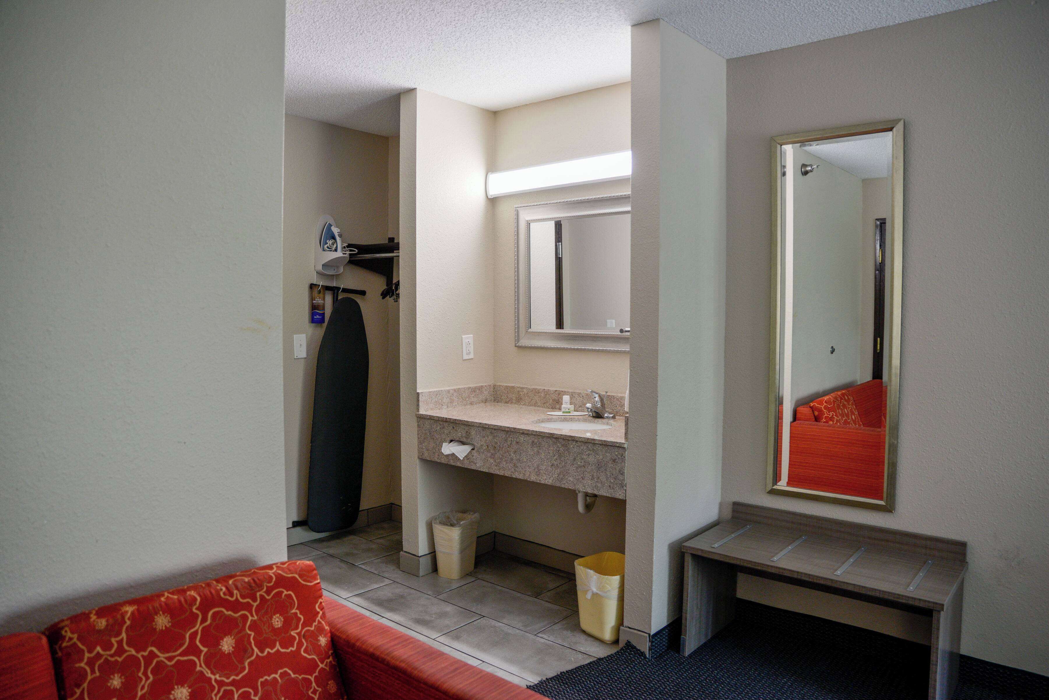 Studio Suite, 1 King Bed, Non Smoking