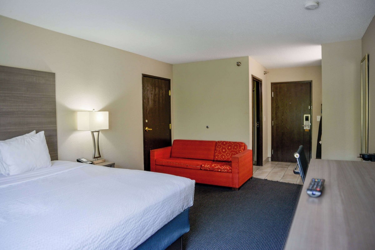 Premium bedding, desk, blackout curtains, iron/ironing board