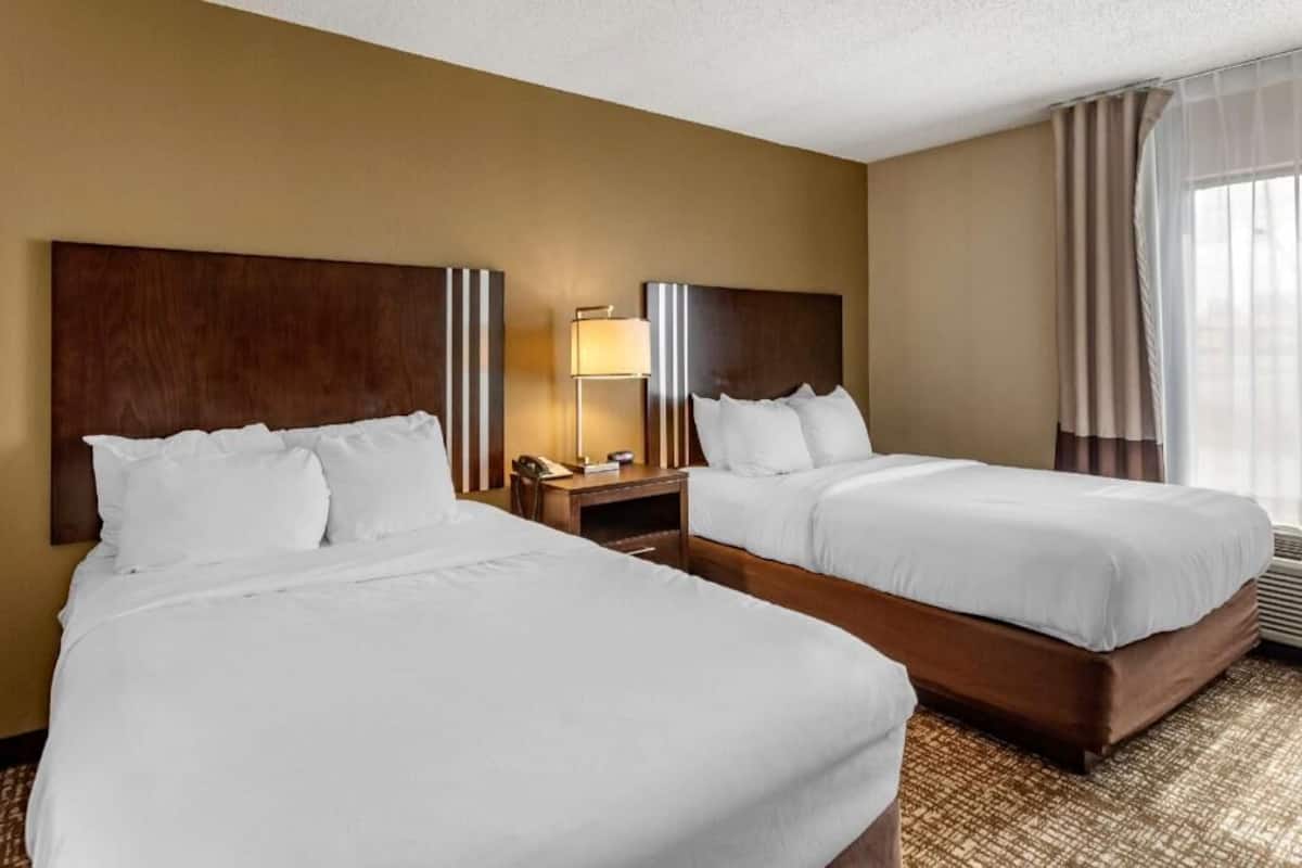 Premium bedding, in-room safe, desk, blackout drapes