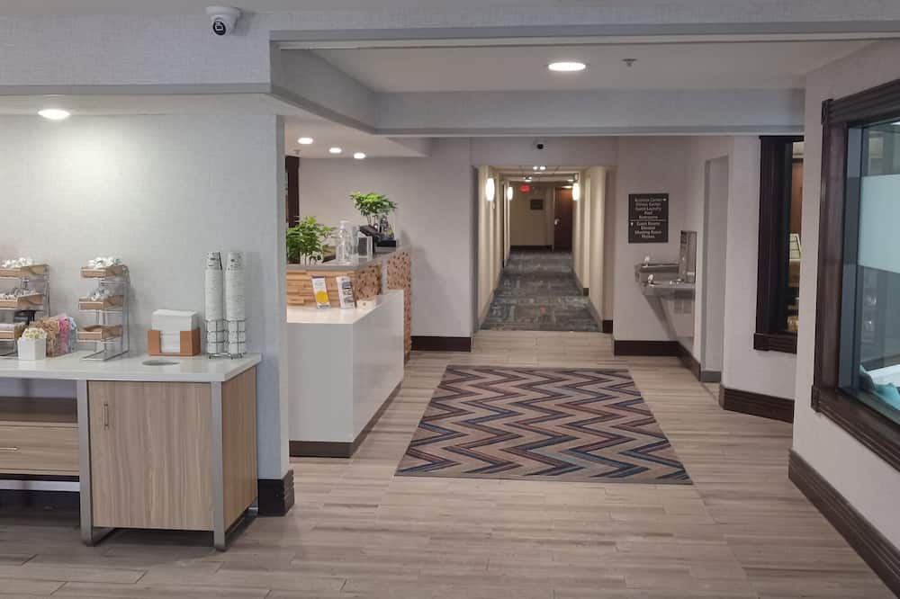luxury hotels in Birch Run